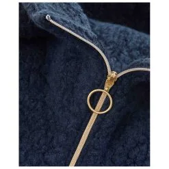 We Norwegians Women's Alta Shearling Vest - Merinoweste 8 We Norwegians Women's Alta Shearling Vest - Merinoweste -Hemden Elegante Boutique we norwegians womens alta shearling vest merinoweste detail 4